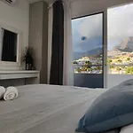 Malibu Park Sol Apartment